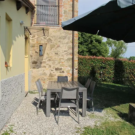 Giuseppe By Interhome * Lucca